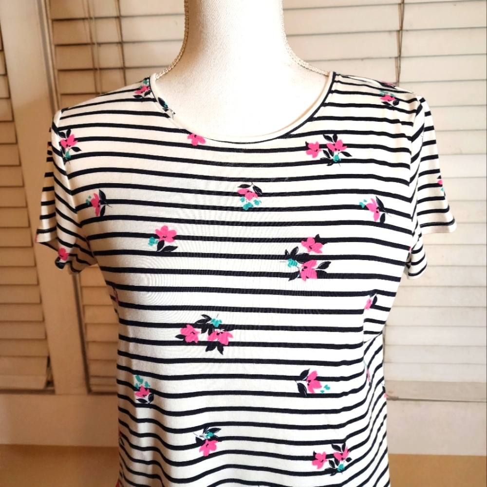 Croft and Barrow Women's Floral Graphic Design T-shirt - Picture 3 of 10